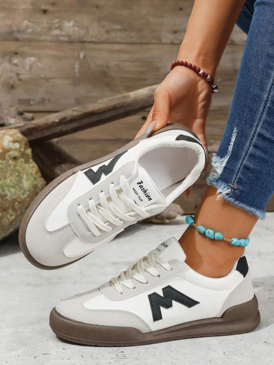 2025年新款女式休闲运动鞋，复古风格软底防滑运动鞋 - 黑色 - 查看 1