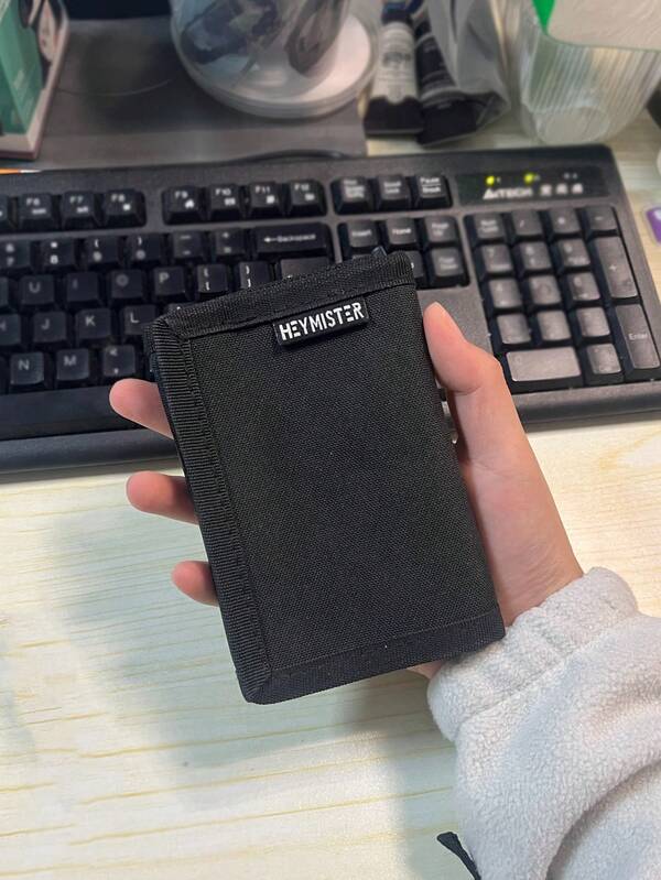 1pc Men's Short Wallet, Casual Clip Label Solid Color Letter Portable Multi-Color Commuter Daily Short Wallet