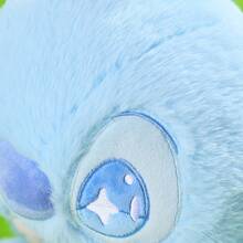 Miniso Búp bê ngồi hình đầu bếp trong bộ sưu tập Stitch Gourmet Party. Thiết kế đầu bếp độc đáo thể hiện nét quyến rũ khác biệt của Stitch, với tông màu xanh tươi tắn và dễ thương. Được làm từ chất liệu vải nhung mềm mại, tạo cảm giác thoải mái khi chạm vào và không dễ bị rụng lông (1 chiếc). - Nhiều màu - Xem 9