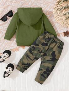 男宝宝秋冬新款休闲户外可爱服装套装字母印花迷彩连帽时尚卫衣长裤两件套