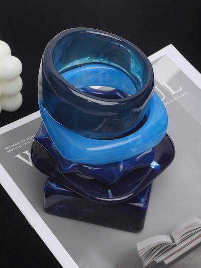 1件简约高端蓝色树脂手链，不对称圆形设计，优雅百搭，适合派对和日常佩戴