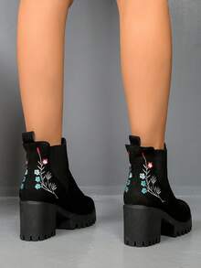 Women's Vintage Embroidered Ankle Boots, Thick Sole, British Style Chunky High Heel Short Boots, Plus Size, Spring/Autumn - Black - View 5