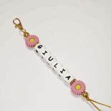 1个定制名字钥匙扣，硅胶珠定制钥匙扣礼品，背包钥匙扣，送给妈妈的礼物。色彩缤纷，可爱，萌趣，趣味十足，卡哇伊，千禧年风，时尚，男女皆宜，休闲百搭，可定制，个性化，独一无二，送给他的理想礼物，送给初中生、高中生、大学生、大一、大二、低年级学生的理想礼物，精致浪漫，实用时尚。