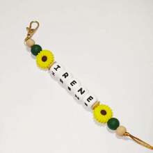 1个定制名字钥匙扣，硅胶珠定制钥匙扣礼品，背包钥匙扣，送给妈妈的礼物。色彩缤纷，可爱，萌趣，趣味十足，卡哇伊，千禧年风，时尚，男女皆宜，休闲百搭，可定制，个性化，独一无二，送给他的理想礼物，送给初中生、高中生、大学生、大一、大二、低年级学生的理想礼物，精致浪漫，实用时尚。