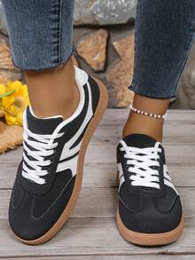 Baskets décontractées polyvalentes à rayures blanches pour femmes, chaussures de sport mode, attrayantes, confortables et durables avec semelle en caoutchouc souple. Chaussures de sport légères et respirantes en patchwork pour femmes - Noir - Voir 5