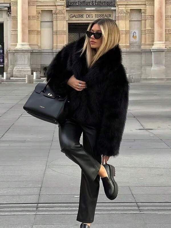 Eleganter Damen Kunstpelz Mantel mit langen Ärmeln, Kragen, reguläre Länge, warm gefüttert, nicht dehnbar, strukturierte schwarze Jacke