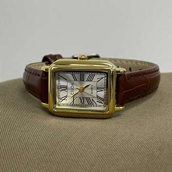 1件 CILOA 2025 新款时尚奢华小方表盘镶钻钢带防水石英女表，适合日常佩戴和派对场合