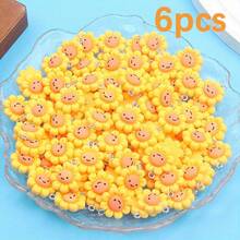 Orange Resin Sunflower Chrysanthemum Shaped Pendant, Creative, Fun, Fashionable Flower Theme Charm Pendant, Used For DIY Bracelets, Necklaces, Earrings, Foot Chains, Keychains, Backpack Chains, Phone Chains, Christmas, Thanksgiving, Back To School Season, Valentine's Day, Mother's Day Pendant