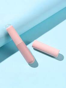 1 件带盖硅胶唇刷，椭圆形化妆刷适用于腮红、眼影和美甲，便携式旅行设计，柔软低致敏性硅胶刷毛和耐用 ABS 手柄