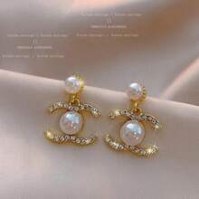 Xiaoxiangfeng Double C Pearl Earrings Niche Design High-End Stud Earrings Unique Temperament Earrings - mặc định - Xem 2