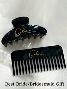 Bộ kẹp tóc và lược cá nhân hóa. Kẹp tóc càng cua tùy chỉnh có tên phù hợp, phụ kiện tóc cho phù dâu, quà tặng hộp quà, quà tặng tiệc tuổi teen, quà tặng số lượng lớn cho sinh nhật lần thứ 16, lược khắc tên/chữ cá nhân hóa | Quà tặng phù dâu | Phụ kiện tóc cho tiệc cưới | Quà sinh nhật hoàn hảo cho cô dâu | Kẹp càng cua tùy chỉnh | Kẹp tóc tùy chỉnh, hộp đựng đồ du lịch - Bộ kẹp + lược - Xem 3