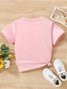 Esta elegante y nueva camiseta de manga corta para niña, 100 % algodón, luce un bonito estampado de corazones. Hecha de tela suave, esta camiseta holgada y versátil es cómoda y agradable al tacto. Ya sea para una reunión familiar, una actividad escolar o para jugar, esta camiseta permite que tu hija se mueva con libertad y comodidad. - Rosa - Ver 3