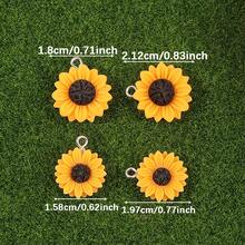 Orange Resin Sunflower Chrysanthemum Shaped Pendant, Creative, Fun, Fashionable Flower Theme Charm Pendant, Used For DIY Bracelets, Necklaces, Earrings, Foot Chains, Keychains, Backpack Chains, Phone Chains, Christmas, Thanksgiving, Back To School Season, Valentine's Day, Mother's Day Pendant