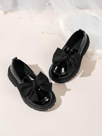 A Pair Of Classic And Cute Flat Shoes, Soft-Soled Anti-Slip, Wear-Resistant And Breathable Small Leather Shoes, Retro Marie Jean, Fashionable Casual Shoes, Campane-Style Student Shoes, And Comfortable And Versatile Square-Toed Shoes For Daily Commuting