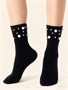 1 par de calcetines de algodón negro con decoración de perlas para mujer