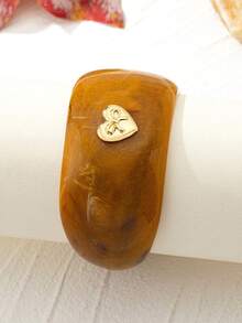 1 pieza Brazalete de resina asimétrico, brazalete geométrico texturizado minimalista vintage con decoración de corazón y lazo, diseño único exagerado, adecuado para fiestas