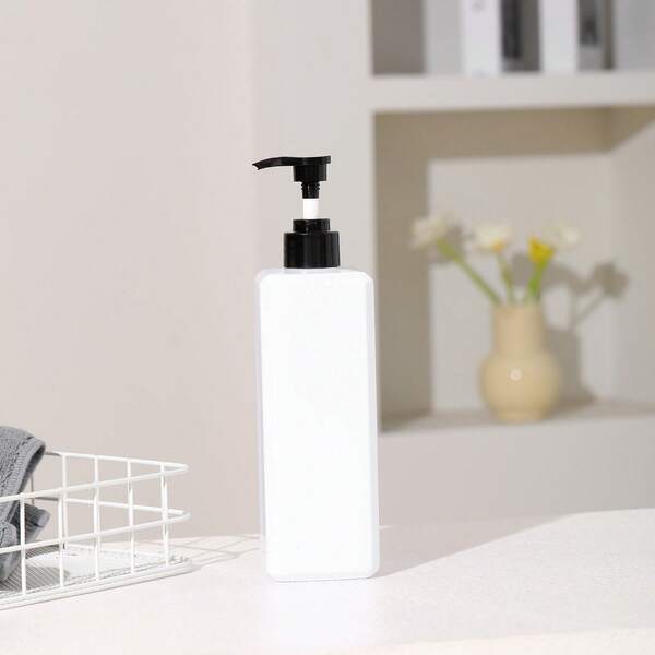 زجاجتان سعة 500 مل ذات شكل مربع أبيض وأسود لمضخة الشامبو وغسول الجسم