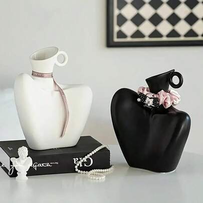 优雅颈饰展示架 - 仿人肩设计，曲线流畅，用于展示项链、耳环、吊坠等首饰。耐用的梳妆台花瓶装饰，适合居家、婚礼和精品店使用；理想的乔迁礼物或时尚艺术品，可用作耳环架、珠宝展示道具，采用优质塑料制成，结构坚固，可用作家居装饰、珠宝塔。