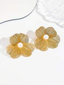 2pcs Floral Earrings For Bridesmaids, Charming Gold Hollow Flower Hoop Earrings, Elegant Gold Flower Stud Earrings, Suitable For Daily Wear As Well