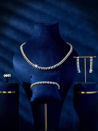 一套简约立方氧化锆菱形装饰首饰套装，适合女士通勤佩戴