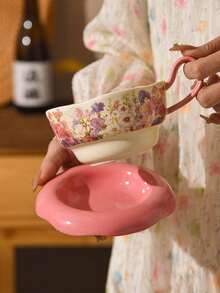 1 pezzo Set tazza e piattino in ceramica con motivo floreale, tazza e piattino in ceramica in stile vintage a forma di petalo con delicati dettagli floreali dipinti a mano, adatti per caffè, infusione di tè ai fiori, si adatta alla decorazione vintage della casa e al tè pomeridiano primaverile