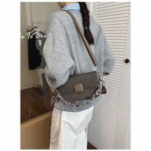 Small bag fashionable women's simple new portable messenger bag niche shoulder underarm bag original exquisite saddle bag