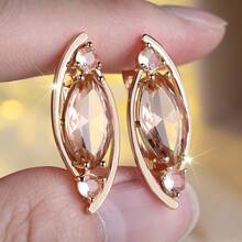 1 Pair Of Shimmering Luxury Vintage-Style Horse Eye Synthetic Zirconia Gold-Tone Women's Stud Earrings A Sophisticated, Versatile Accessory To Gift Her The Perfect Holiday Present