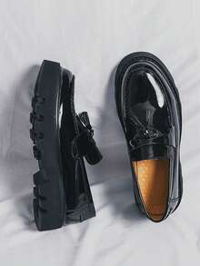 Men's Gentleman Formal Pointed Toe Slip-On Loafers With Tassels, Fashionable, Lightweight And Comfortable, Black, Winter Thick Bottom Embossed Flat Shoes, Casual Business Moccasins, Derby Shoes, Office Formal Shoes Summer New Groom Wedding Dress Shoes, Patent Leather Shiny Formal Shoes, Social Slip-On Portable Men's Shoes, Party Banquet Club Formal Shoes Luxury Youth Casual Oxford Shoes, Autumn Spring 2026 New, Suitable For Commuting, Social, Stage Performance, Small Leather Shoes - 黑色 - 查看 4