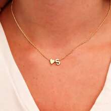 1 pieza Collar con colgante de corazón y letra de acero inoxidable, collar con dije de combinación de corazón y letra de moda, regalo para novia, Día de la Madre, Navidad