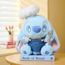 Miniso Búp bê ngồi hình đầu bếp trong bộ sưu tập Stitch Gourmet Party. Thiết kế đầu bếp độc đáo thể hiện nét quyến rũ khác biệt của Stitch, với tông màu xanh tươi tắn và dễ thương. Được làm từ chất liệu vải nhung mềm mại, tạo cảm giác thoải mái khi chạm vào và không dễ bị rụng lông (1 chiếc). - Nhiều màu - Xem 4