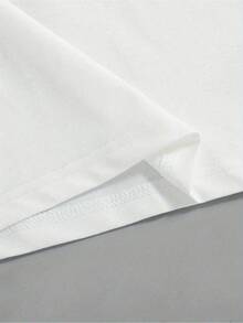 Esta elegante y nueva camiseta de manga corta para niña, 100 % algodón, luce un bonito estampado de corazones. Hecha de tela suave, esta camiseta holgada y versátil es cómoda y agradable al tacto. Ya sea para una reunión familiar, una actividad escolar o para jugar, esta camiseta permite que tu hija se mueva con libertad y comodidad. - Blanco - Ver 5