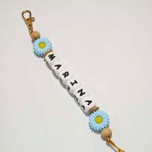 1个定制名字钥匙扣，硅胶珠定制钥匙扣礼品，背包钥匙扣，送给妈妈的礼物。色彩缤纷，可爱，萌趣，趣味十足，卡哇伊，千禧年风，时尚，男女皆宜，休闲百搭，可定制，个性化，独一无二，送给他的理想礼物，送给初中生、高中生、大学生、大一、大二、低年级学生的理想礼物，精致浪漫，实用时尚。