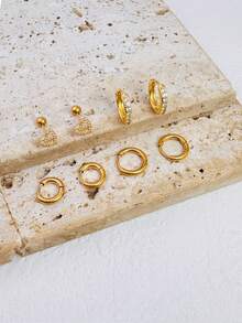 Bộ 4 đôi khuyên tai hình trái tim rỗng nhỏ đính đá CZ, phù hợp cho nữ; khuyên tai dẹt mạ vàng 14K tinh tế, có thể đeo chồng lên nhau ở dái tai, sụn tai và nhiều vị trí xỏ khuyên khác, phù hợp cho phụ nữ và bé gái. - Vàng-5# - Xem 2