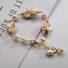 A Delicate And Elegant Twisted Asymmetrical Baroque Shaped Faux Pearl Women's Bracelet