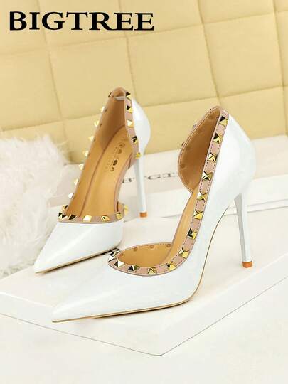 Sexiga spetsiga högklackade skor för kvinnor, nitdekorerade sidoskärningar i glansigt lackläder, superhöga klackar, lämpliga för nattklubb, fest, stilettoskor