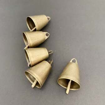 4pcs Vintage Bronze Christmas Bells - Santa Themed Metal Door Bells For DIY Home & Party Decor No Electricity Required,Retro Brass Christmas Bell-Thick, Retro Horn Design, Crisp And Loud Sound, Ideal For Holiday Decorations And General Use