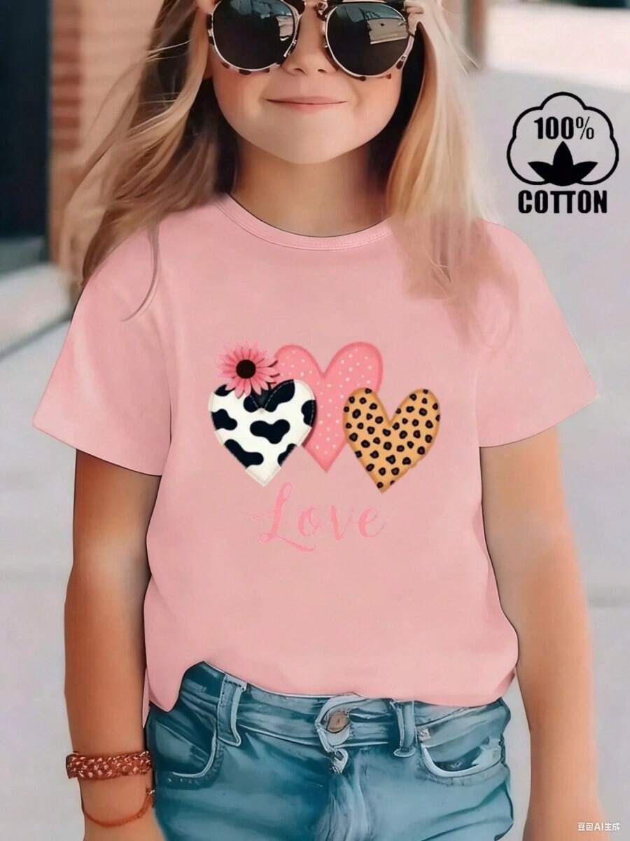 Esta elegante y nueva camiseta de manga corta para niña, 100 % algodón, luce un bonito estampado de corazones. Hecha de tela suave, esta camiseta holgada y versátil es cómoda y agradable al tacto. Ya sea para una reunión familiar, una actividad escolar o para jugar, esta camiseta permite que tu hija se mueva con libertad y comodidad. - Rosa - Ver 1
