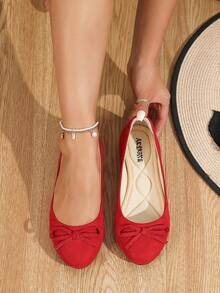A Pair Of Elegant Women's Flat Shoes Featuring A Charming Bow Design. Made With A Soft Suede Upper And A Breathable PU Lining, These Flats Are Equipped With A Triple-Layered, Ultra-Comfortable Insole For All-Day Wear. Perfect For Daily Commuting, Work, Campus Life, Outdoor Strolls, Birthday Parties, And A Variety Of Social Gatherings. - 紅色 - 查看 5