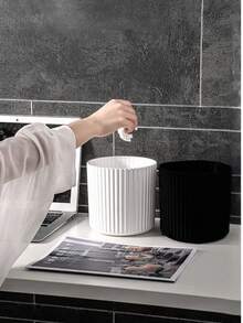 1Pc White Household Striped Trash Can, Waterproof, Stain Resistant, Portable And Large Capacity, Suitable For Storage In Bedrooms, Bathrooms, Kitchens, Trash Cans, Suitable For Offices, Bedrooms, Kitchens, Bathrooms, And Living Rooms, Uncovered, Large In Volume, Cylindrical, No Need For Power Supply,[The Size Of Size M Is Relatively Small, And It Is Suitable For Desktop Garbage Bin Storage. It Is Recommended To Take A Size Larger]