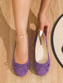 A Pair Of Elegant Women's Flat Shoes Featuring A Charming Bow Design. Made With A Soft Suede Upper And A Breathable PU Lining, These Flats Are Equipped With A Triple-Layered, Ultra-Comfortable Insole For All-Day Wear. Perfect For Daily Commuting, Work, Campus Life, Outdoor Strolls, Birthday Parties, And A Variety Of Social Gatherings. - 紫色 - 查看 5