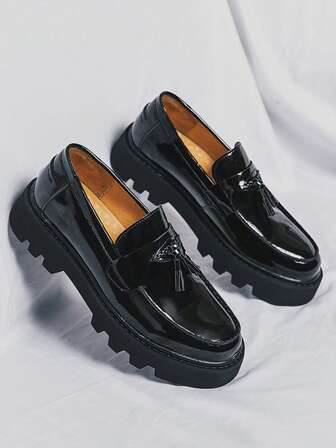 男士绅士正式尖头流苏一脚蹬乐福鞋，时尚轻便舒适，黑色，冬季厚底压纹平底鞋，休闲商务莫卡辛鞋，德比鞋，办公室正装鞋，夏季新郎婚礼礼服鞋，漆皮亮面正装鞋，社交场合便携一脚蹬男鞋，派对宴会俱乐部正装鞋，奢华青年休闲牛津鞋，2026秋冬新款，适合通勤、社交、舞台表演，小皮鞋