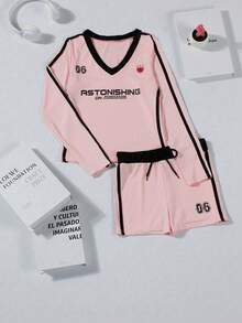 مجموعة رياضية نسائية صيفية من قطعتين من FQLWL، بلوزة قصيرة بطبعة حرفية وياقة على شكل حرف V، مع شورت بخيط للربط، بدلة رياضية كاجوال