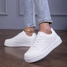 2024 年春夏新款时尚女士白色运动鞋，轻便软底休闲百搭白色运动鞋