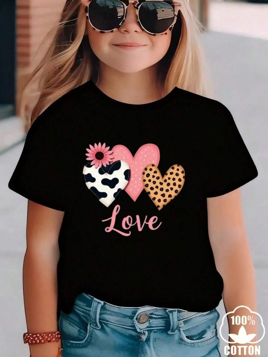 Esta elegante y nueva camiseta de manga corta para niña, 100 % algodón, luce un bonito estampado de corazones. Hecha de tela suave, esta camiseta holgada y versátil es cómoda y agradable al tacto. Ya sea para una reunión familiar, una actividad escolar o para jugar, esta camiseta permite que tu hija se mueva con libertad y comodidad. - Negro - Ver 1