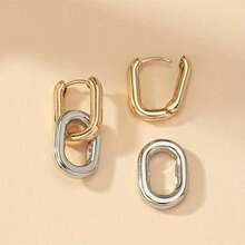 Pendientes colgantes de cadena de dos tonos de estilo minimalista. Cadena simple en dorado y plateado que combina con atuendos diarios y accesorios de fiesta. Joyería de moda.