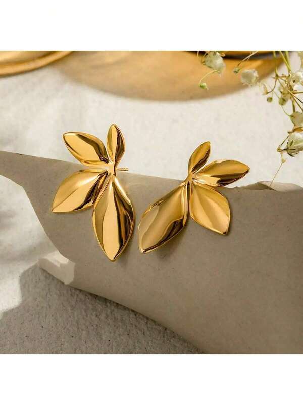1Pair Delicate Flower And Leaf-Shaped Ear Studs, Retro And Simple, Versatile Earring, High-End Metal Ear Accessory For Women.