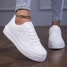 2024 年春夏新款时尚女士白色运动鞋，轻便软底休闲百搭白色运动鞋