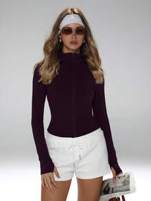 Áo khoác thể thao này có kiểu dáng tối giản, thời trang, pha trộn giữa yếu tố học đường và thể thao. Với tay dài và lỗ xỏ ngón tay cái, chất liệu co giãn thoải mái giúp áo phù hợp cho các bài tập khiêu vũ/Pilates. Thiết kế khóa kéo phía trước với cổ áo thấp giúp bạn dễ dàng chuyển đổi từ đường phố đến phòng tập. Đường may tạo dáng, phom dáng ôm sát, che phủ toàn diện, tay dài có lỗ xỏ ngón tay cái, thắt eo hiệu quả, xếp ly nâng ngực, cấu trúc co giãn 360° và khóa kéo chống trượt. Áo khoác nữ ôm sát có khóa kéo mùa xuân - Màu tím - Xem 8