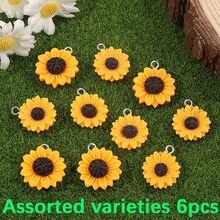 Orange Resin Sunflower Chrysanthemum Shaped Pendant, Creative, Fun, Fashionable Flower Theme Charm Pendant, Used For DIY Bracelets, Necklaces, Earrings, Foot Chains, Keychains, Backpack Chains, Phone Chains, Christmas, Thanksgiving, Back To School Season, Valentine's Day, Mother's Day Pendant