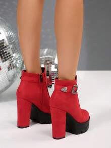 Herbst- und Winterstiefel mit dickem Absatz, wasserdichter Plateau-Rundkappe, seitlichem Reißverschluss, einfarbig, rutschfest und kältebeständig, kurzer Schaft mit Schnallenverschluss, vielseitig einsetzbare Damenstiefel mit hohem Absatz - Rot - Übersicht 6